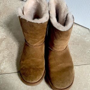 Ugg Two button boots